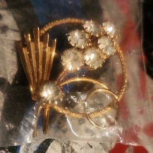 Vintage Gold tone broach